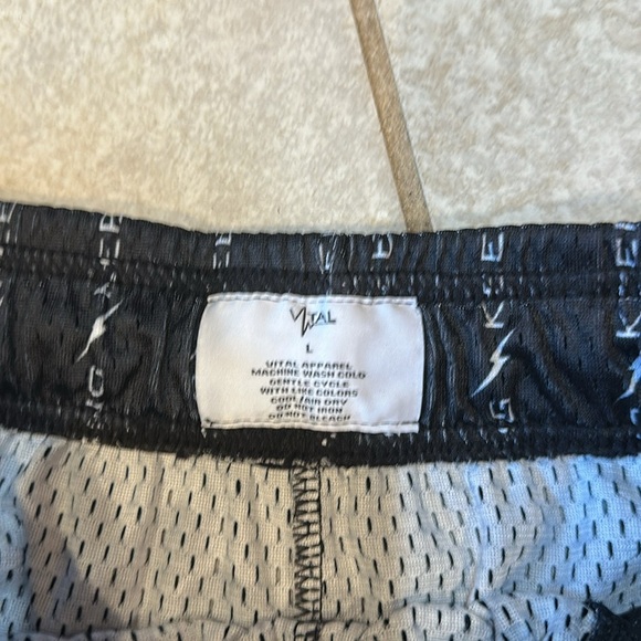Vital Apparel Keep On Pushing Mesh Athletic Shorts L 5.5 Inseam - Picture 2 of 5